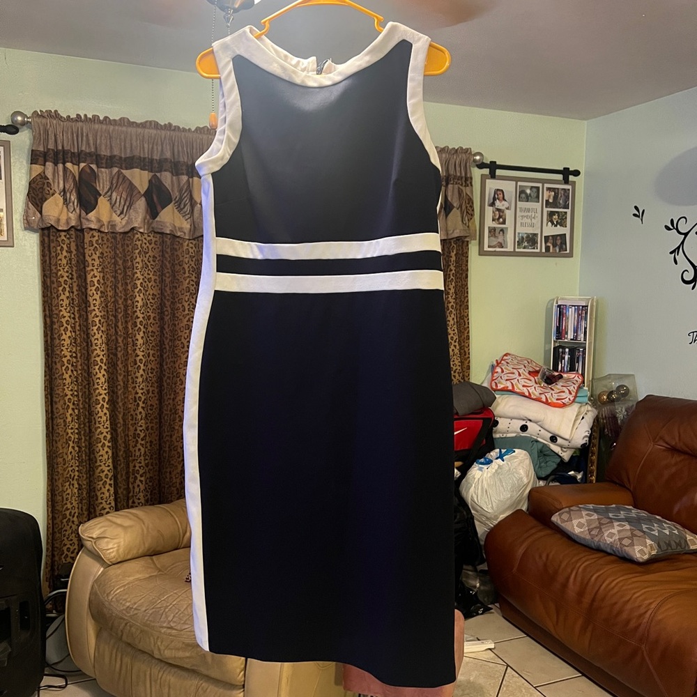 Shelby & Palmer Black and White Sheath Dress Sleeveless Crew Neck